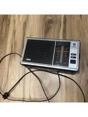 Vintage GE 7-4115B AM/FM Radio Walnut Grain Tested Working